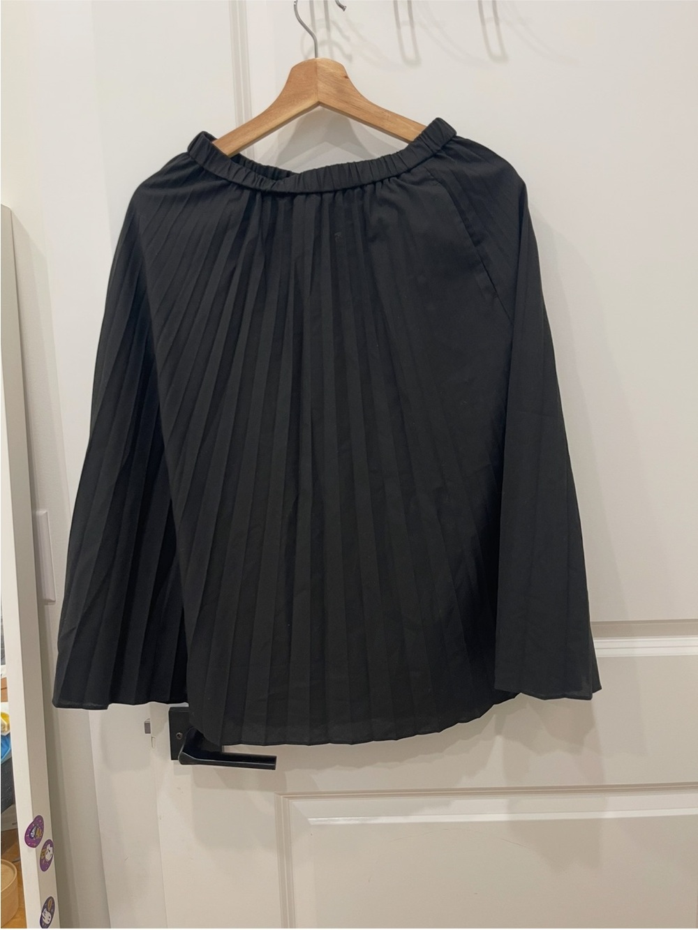 Uniqlo Black A-Line Pleated Skirt